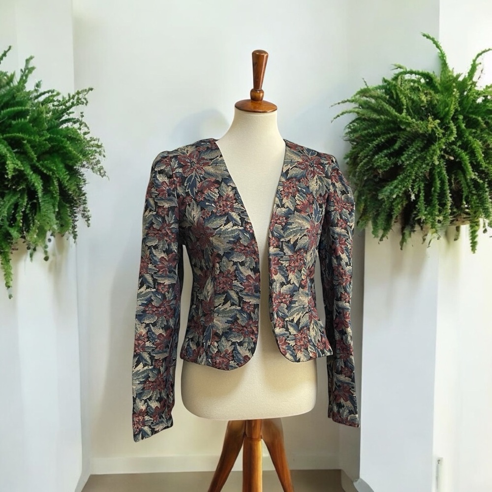Red and‎ Green Cropped Blazer with Notched Lapels